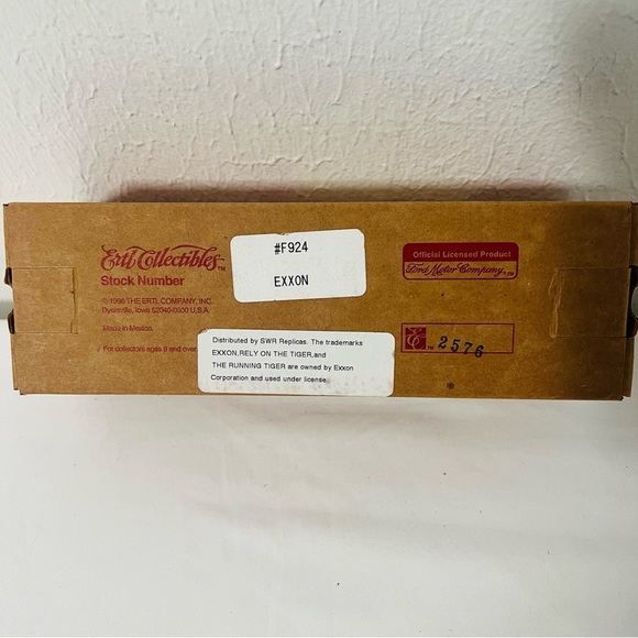 ERTL COMPANY EXXON ESSO Humble FORD F700 TANKER TRUCK DIECAST COIN BANK VINTAGE - Picture 5 of 7